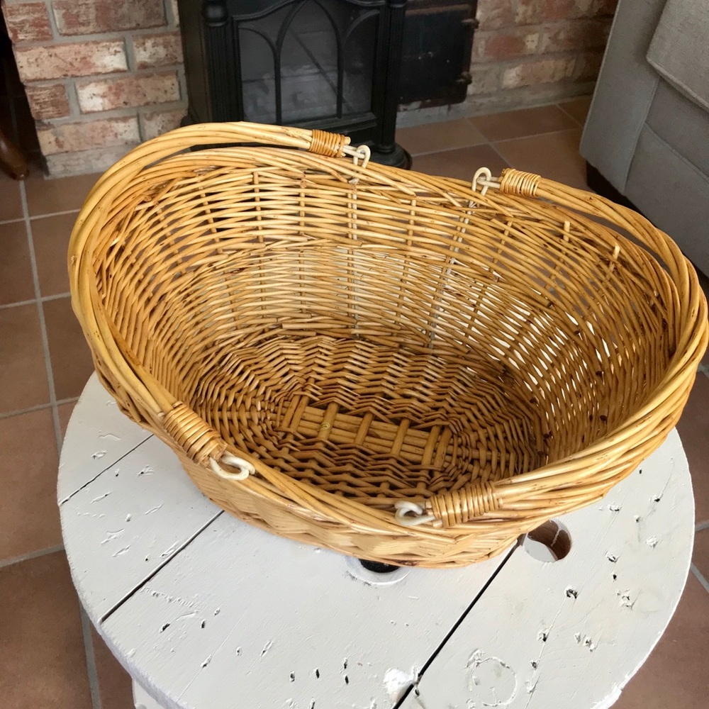 NANTUCKET Style Basket with Collapsible Handles